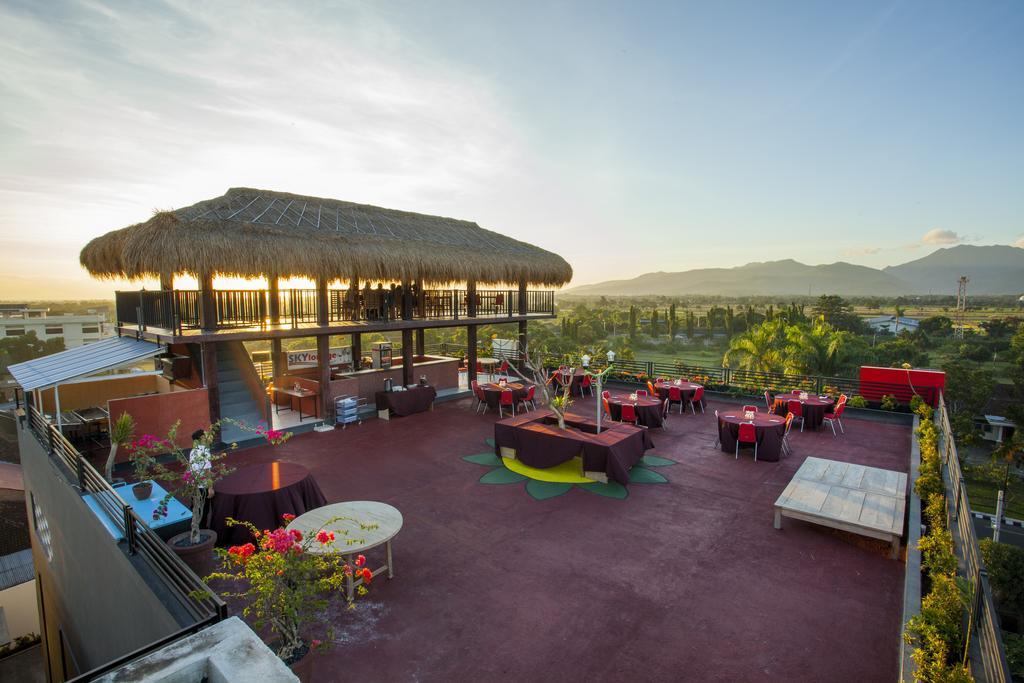 Pratama Hotel & Convention 마타람 외부 사진