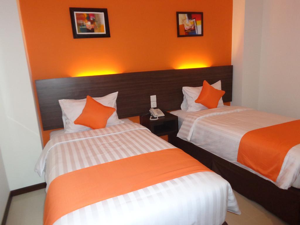 Pratama Hotel & Convention 마타람 외부 사진