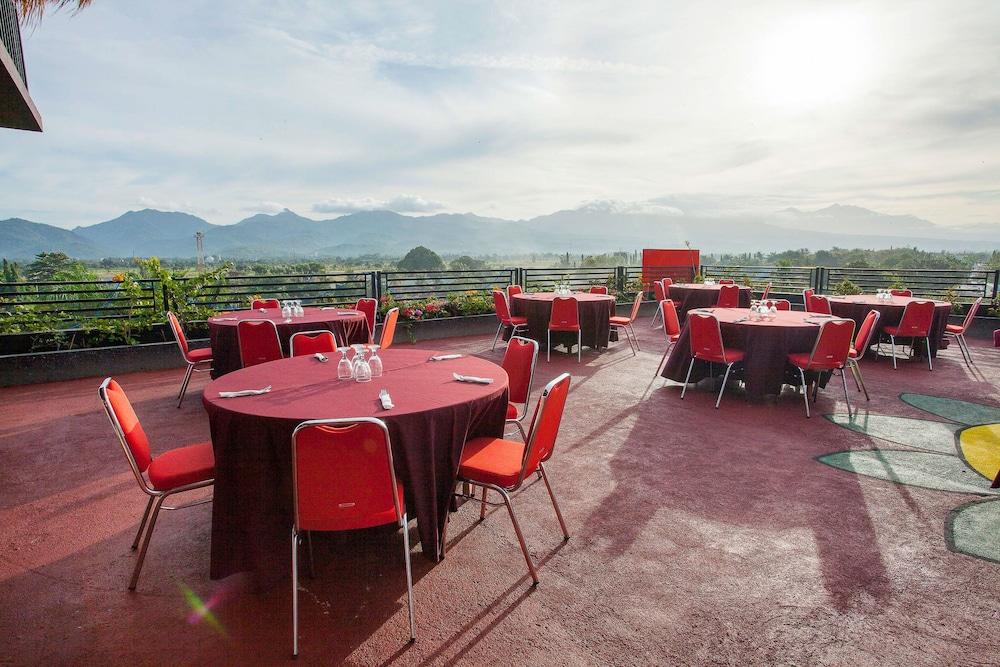 Pratama Hotel & Convention 마타람 외부 사진