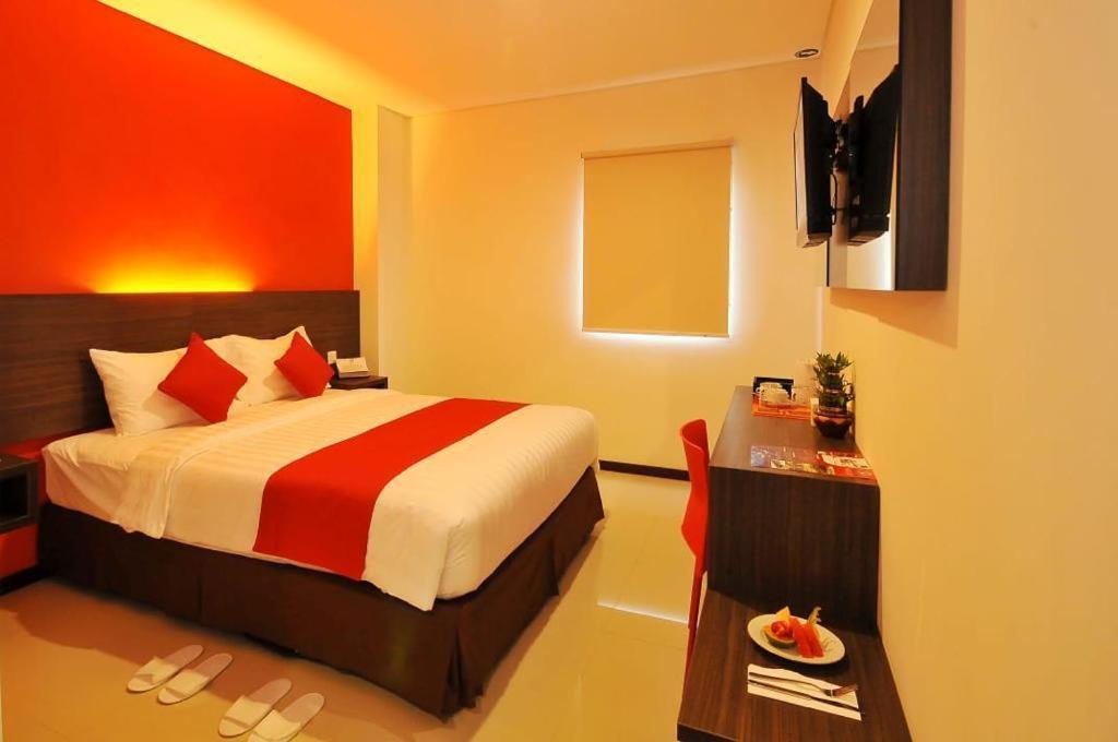 Pratama Hotel & Convention 마타람 외부 사진