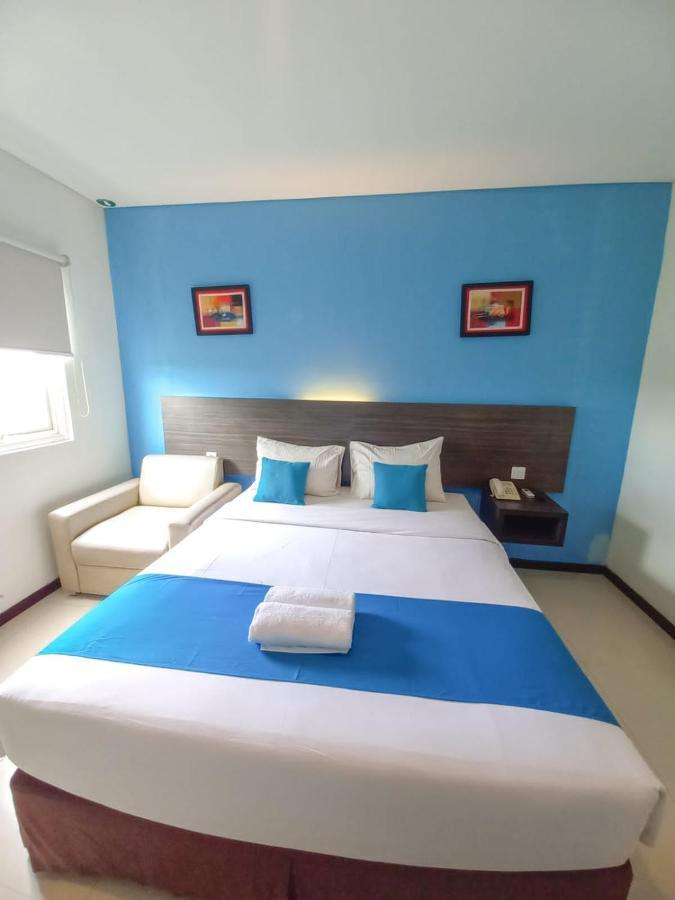 Pratama Hotel & Convention 마타람 외부 사진