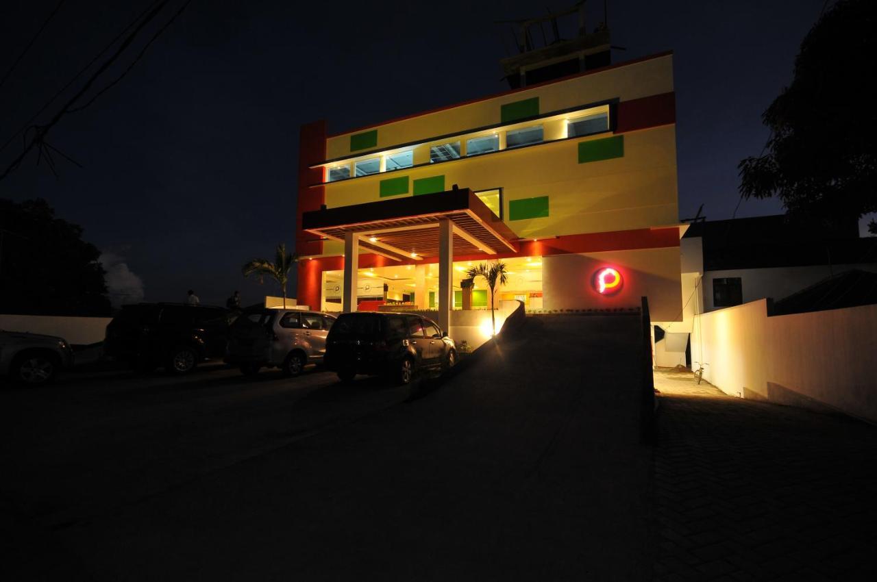 Pratama Hotel & Convention 마타람 외부 사진