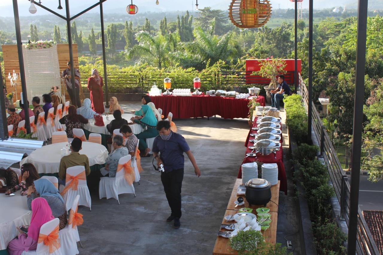 Pratama Hotel & Convention 마타람 외부 사진