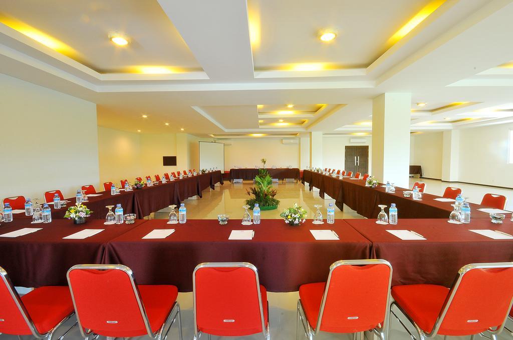 Pratama Hotel & Convention 마타람 외부 사진