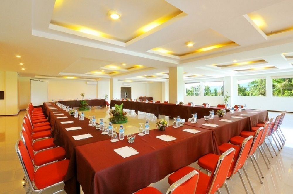 Pratama Hotel & Convention 마타람 외부 사진