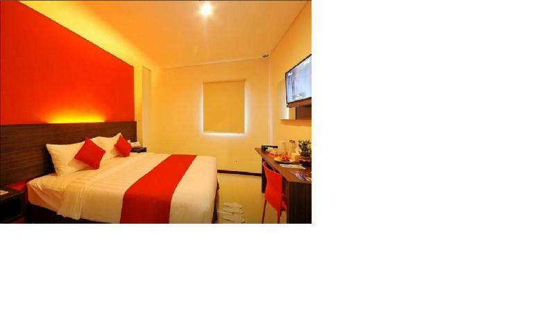 Pratama Hotel & Convention 마타람 외부 사진