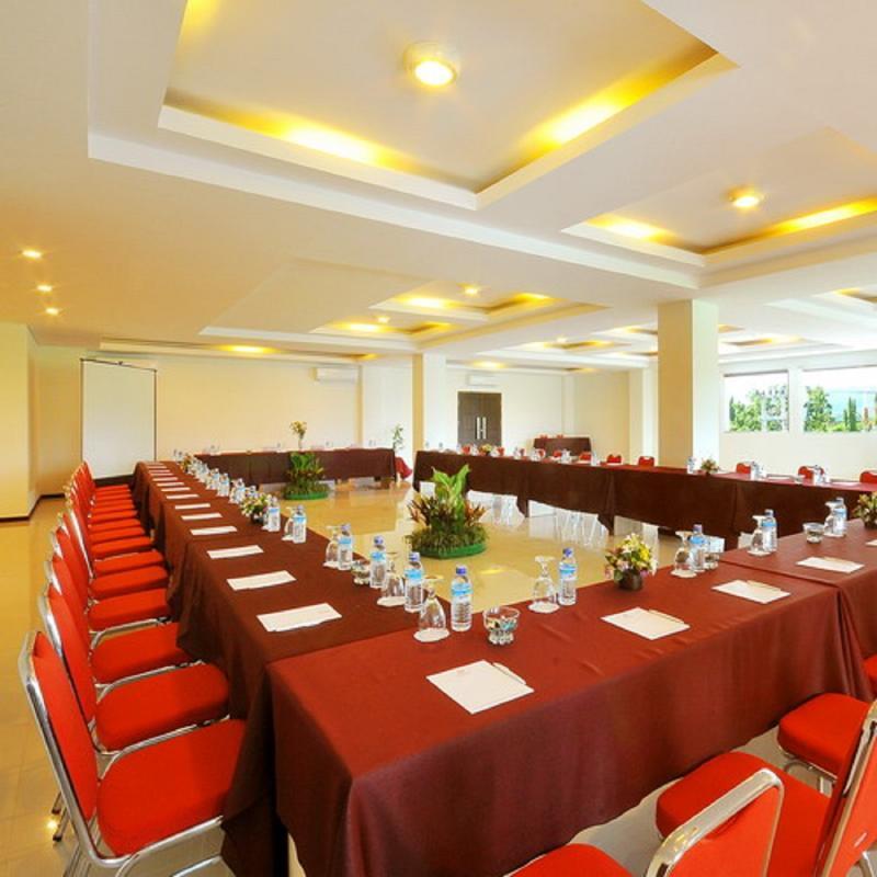 Pratama Hotel & Convention 마타람 외부 사진