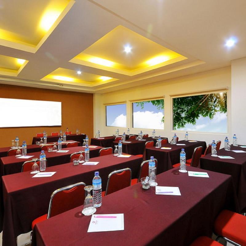 Pratama Hotel & Convention 마타람 외부 사진
